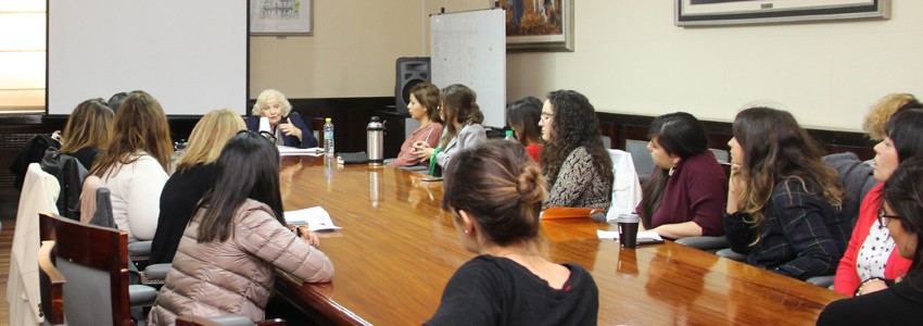 Conversatorio con profesoras pioneras