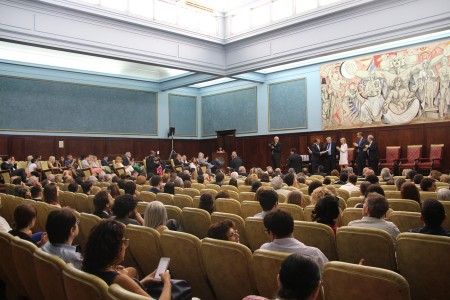 Acto de entrega de diplomas a los/as profesores/as designados/as en los últimos meses