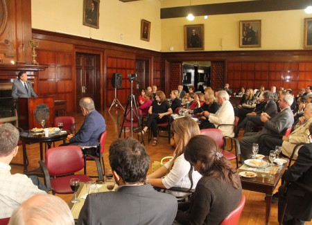 Ciclo de almuerzos académicos para profesores de la Facultad. La democracia directa: entre la utopía y la anarquía