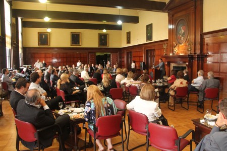 Ciclo de almuerzos académicos para profesores de la Facultad. La democracia directa: entre la utopía y la anarquía