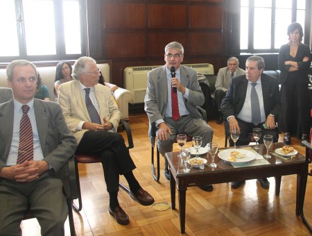 Ciclo de almuerzos académicos para profesores de la Facultad. La democracia directa: entre la utopía y la anarquía