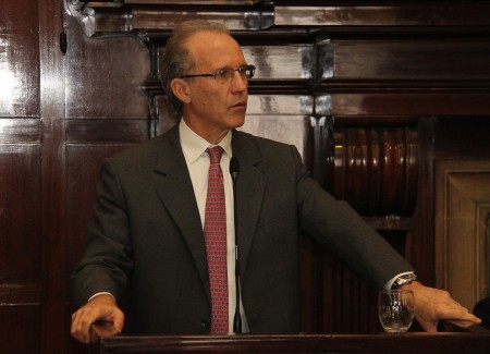 Ciclo de almuerzos acadmicos para profesores de la Facultad: Las restricciones que nos impone la Constitucin