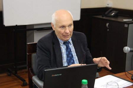 Ciclo de conferencias del profesor Piotr Stepniak