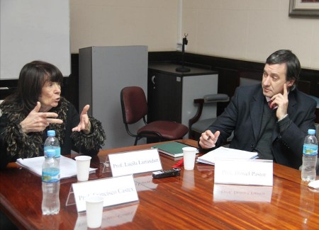 Constitucionalismo garantista versus autoritarismo de ocasin