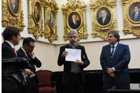 Distinción al profesor costarricense doctor Adrián Torrealba Navas