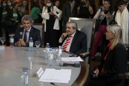 El Consejo Directivo electo votÃ³ la designaciÃ³n de Leandro Vergara y Silvia Nonna como decano y vicedecana para el perÃ­odo 2022-2026
