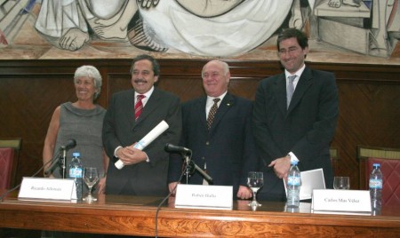 El Dr. Raúl Ricardo Alfonsín fue distinguido con el título de Doctor Honoris Causa por la Universidad de Buenos Aires