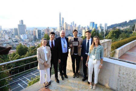 El equipo de la Facultad obtuvo premio a Mejor Memorial en la X Competencia de Arbitraje Internacional de Inversin