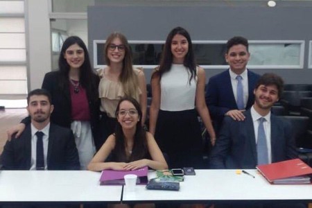 El equipo de la Facultad obtuvo tres premios en la categora de memoriales escritos de la Competencia Philip C. Jessup
