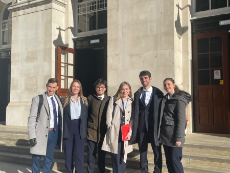 El equipo de la Facultad alcanzó el cuarto puesto en la competencia Foreign Direct Investment International Arbitration Moot 