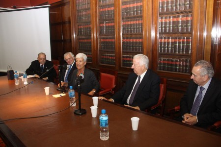 Entrega del diploma y la medalla que lo acredita como miembro honorario nacional del Centro de Estudios de Derecho Financiero y Derecho Tributario al profesor Enrique G. Bulit Goñi