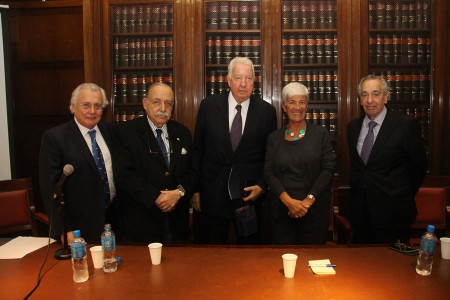 Entrega del diploma y la medalla que lo acredita como miembro honorario nacional del Centro de Estudios de Derecho Financiero y Derecho Tributario al profesor Enrique G. Bulit Goñi