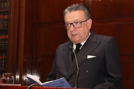 Entrega del doctorado  honoris causa  a Miguel Herrero y Rodríguez de Miñón