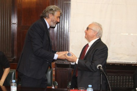 Entrega del doctorado honoris causa al profesor Manuel Castells