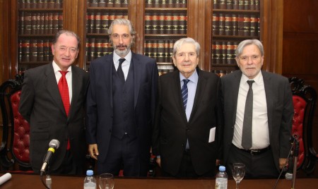 Entrega del doctorado honoris causa al profesor Mariano Yzquierdo Tolsada