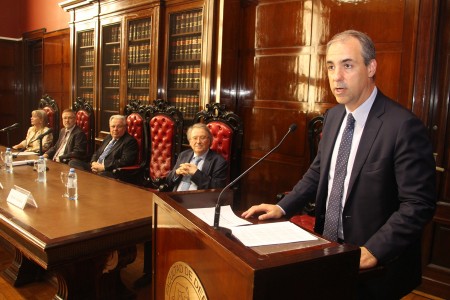 Entrega del doctorado honoris causa al profesor Reto Hilty