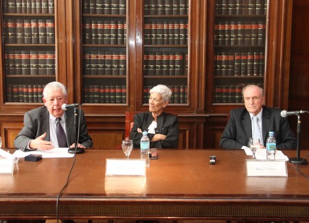 Entrega del doctorado honoris causa de la UBA al profesor doctor Edmundo Vargas Carreo