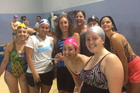 El equipo femenino de la Facultad obtuvo el primer puesto en el Torneo Interfacultades de Natación