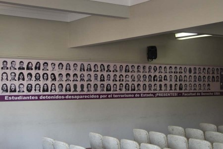 Homenaje a los estudiantes de la Facultad de Derecho detenidos-desaparecidos a 42 años del golpe de estado