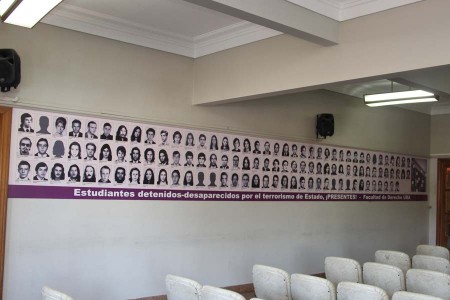 Homenaje a los estudiantes de la Facultad de Derecho detenidos-desaparecidos a 42 años del golpe de estado