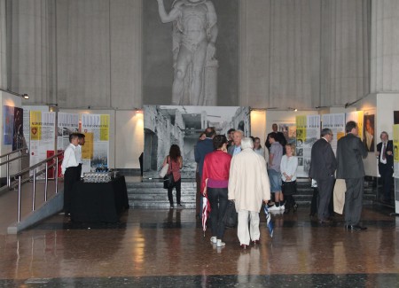 Inauguración de la exposición "Carl Lutz y la Casa de Cristal. Homenaje a un héroe suizo poco conocido"