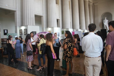 Inauguración de la instalación artística "Casa Color de Rosa"