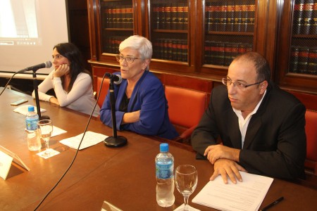La Facultad entreg a los familiares de los estudiantes detenidos-desaparecidos por el Terrorismo de Estado una copia de sus legajos
