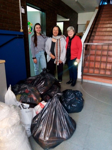 La Facultad entreg al Hogar M.A.M.A. diez bolsas con alimentos no perecederos recolectados en el Ciclo de Grandes Conciertos