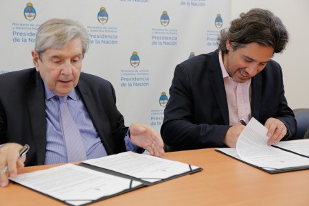 La Facultad firmó un convenio con el Ministerio de Justicia y Derechos Humanos