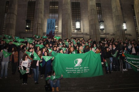 La Red de Profesoras organiz un pauelazo a favor de la despenalizacin del aborto