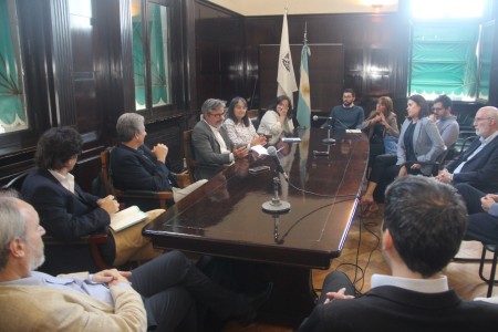 La universidad en el programa de la transicin a la democracia. Actividad en el marco del 98 aniversario del nacimiento del Presidente Dr. Ral Alfonsn
