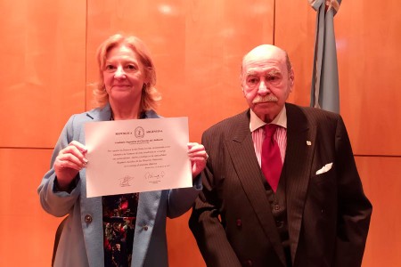 La vicedecana Silvia Nonna y la profesora Leila Devia fueron incorporadas como Académica de Número por la Academia Argentina de Ciencias del Ambiente