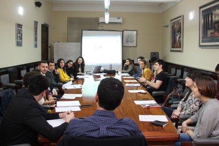 Los estudiantes seleccionados en el programa de tutoras se preparan para recibir a los estudiantes internacionales que cursarn en la Facultad el prximo cuatrimestre