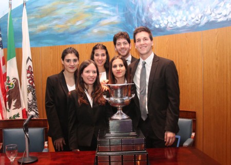 Festejo de los ganadores de la competencia Philip C. Jessup