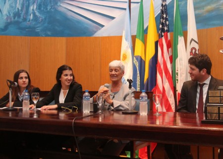 Festejo de los ganadores de la competencia Philip C. Jessup