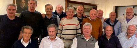 Reunión anual del equipo de la Facultad que alcanzó los campeonatos universitarios 1974 y 1975