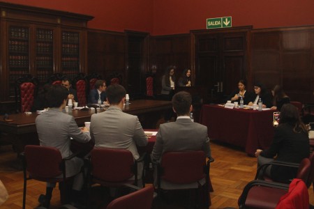 Sesin abierta de prctica del equipo que representar a la Facultad en el Foreign Direct Investment International Arbitration Moot