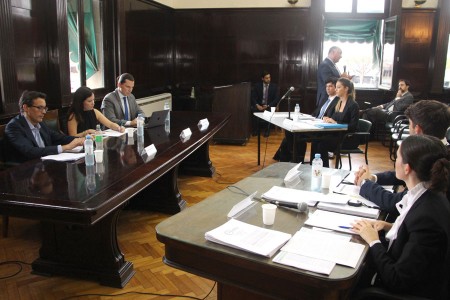 Sesin abierta del equipo que representar a la Facultad en la X Competencia de Arbitraje Internacional de Inversin