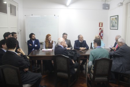 Teora comunicacional del Derecho: encuentro con referentes internacionales en el Instituto Gioja