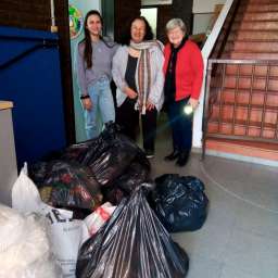 La Facultad entreg al Hogar M.A.M.A. diez bolsas con alimentos no perecederos recolectados en el Ciclo de Grandes Conciertos