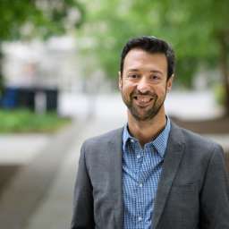 La OTAN distingui al profesor Emiliano Buis con el premio internacional Serge Lazareff-Legal Services 2023