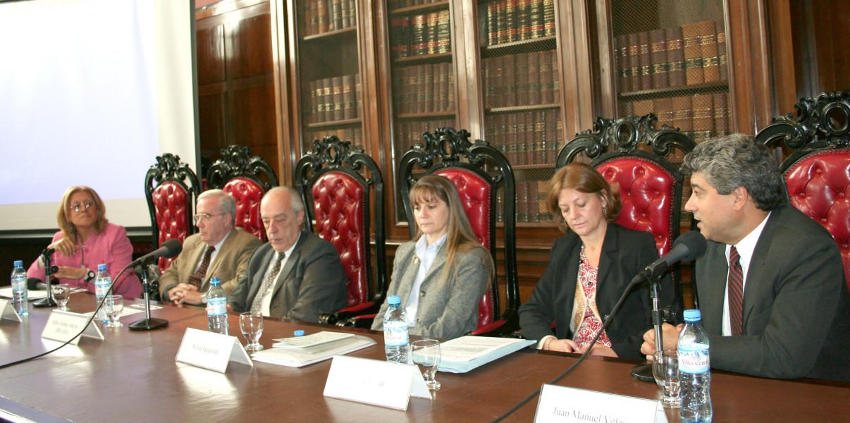 Silvia L. Coria, Tulio Ortiz, Atilio Alterini, Silvia Jaquenod, Leila Devia y Juan Manuel Velasco