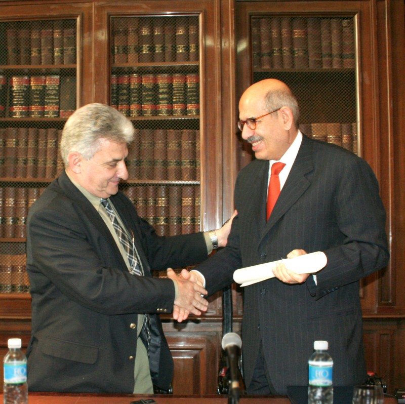 Hugo Sirkin y Mohamed El-Baradei