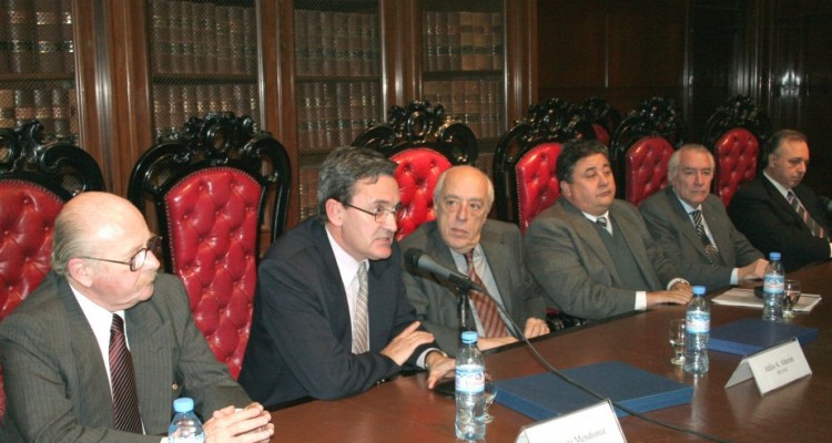 Daniel R. Altmark, Bautista Mendioroz, Atilio Alterini, Oscar A. Machado, Ramn G. Brenna y Omar A. lvarez