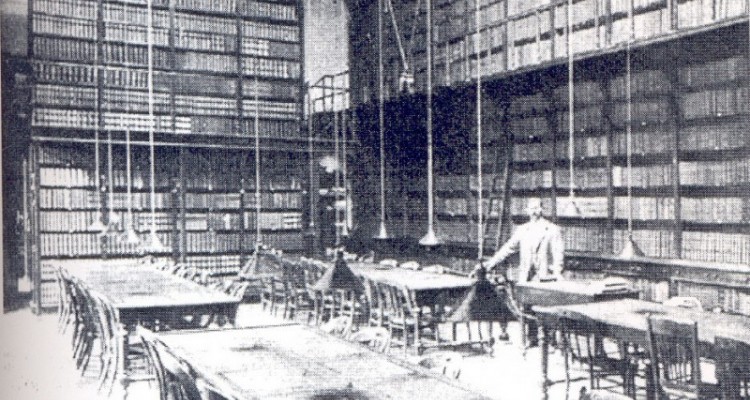 Interior de la Biblioteca en la sede de la calle Moreno