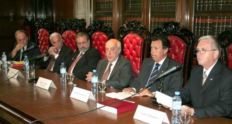 Denis LAnglais, Julio Csar Rivera, Rjean Tessier, Atilio A. Alterini, Alberto Dalla Va y Franois Beaudoin