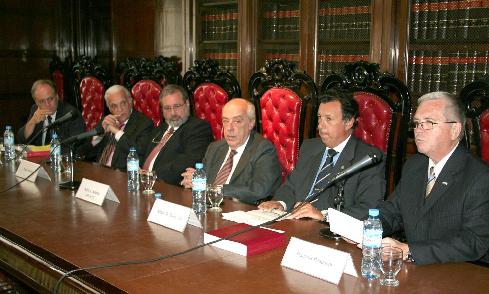 Denis LAnglais, Julio Csar Rivera, Rjean Tessier, Atilio A. Alterini, Alberto Dalla Va y Franois Beaudoin