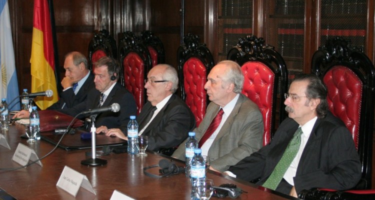 La Universidad de Buenos Aires distingui al Profesor Doctor Peter Hberle como Doctor Honoris Causa