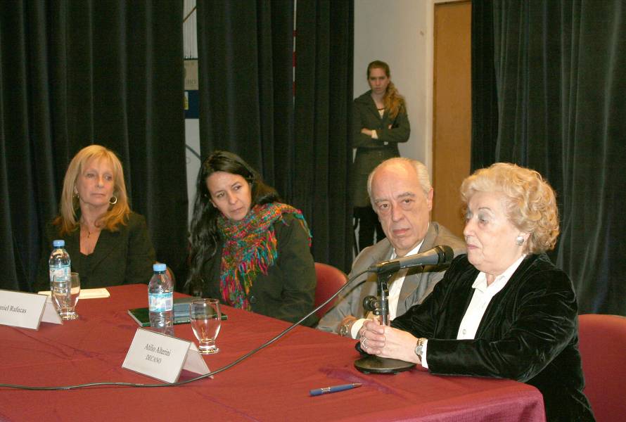 Graciela Jinich, Ana Mara Careaga, Atilio A. Alterini y Sara Rus