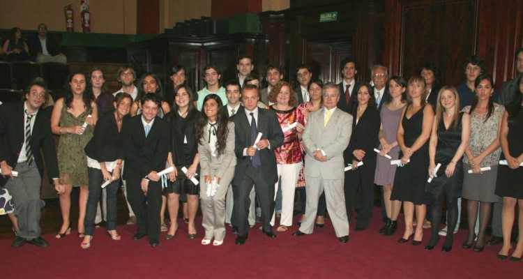 Estudiantes de la Facultad de Derecho distinguidos por la UBA